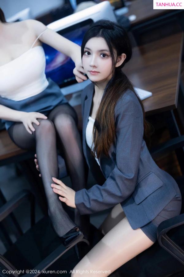   [XiuRen]高清写真图 2024.01.05 No.7923 豆瓣酱 OL丝袜第14张图片